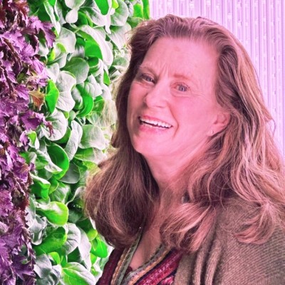 Dr. Melanie Yelton
